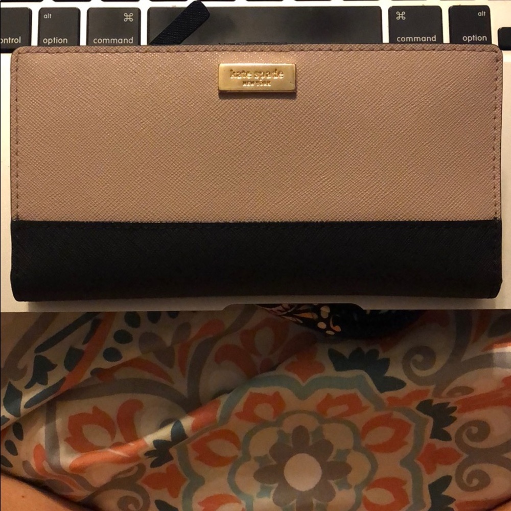 KATE SPADE wallet, in great condition!!